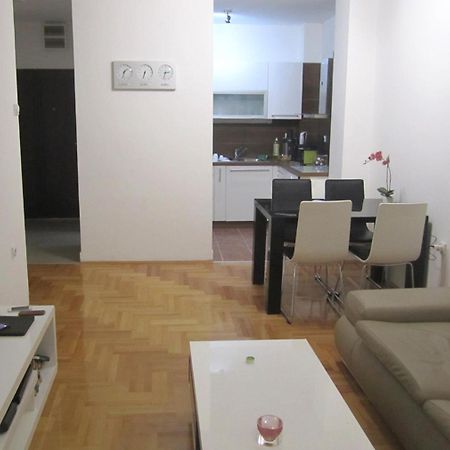 65 Square Meters Designer Apartment In Heart Of City - River View ! Park For Free Ni Dış mekan fotoğraf