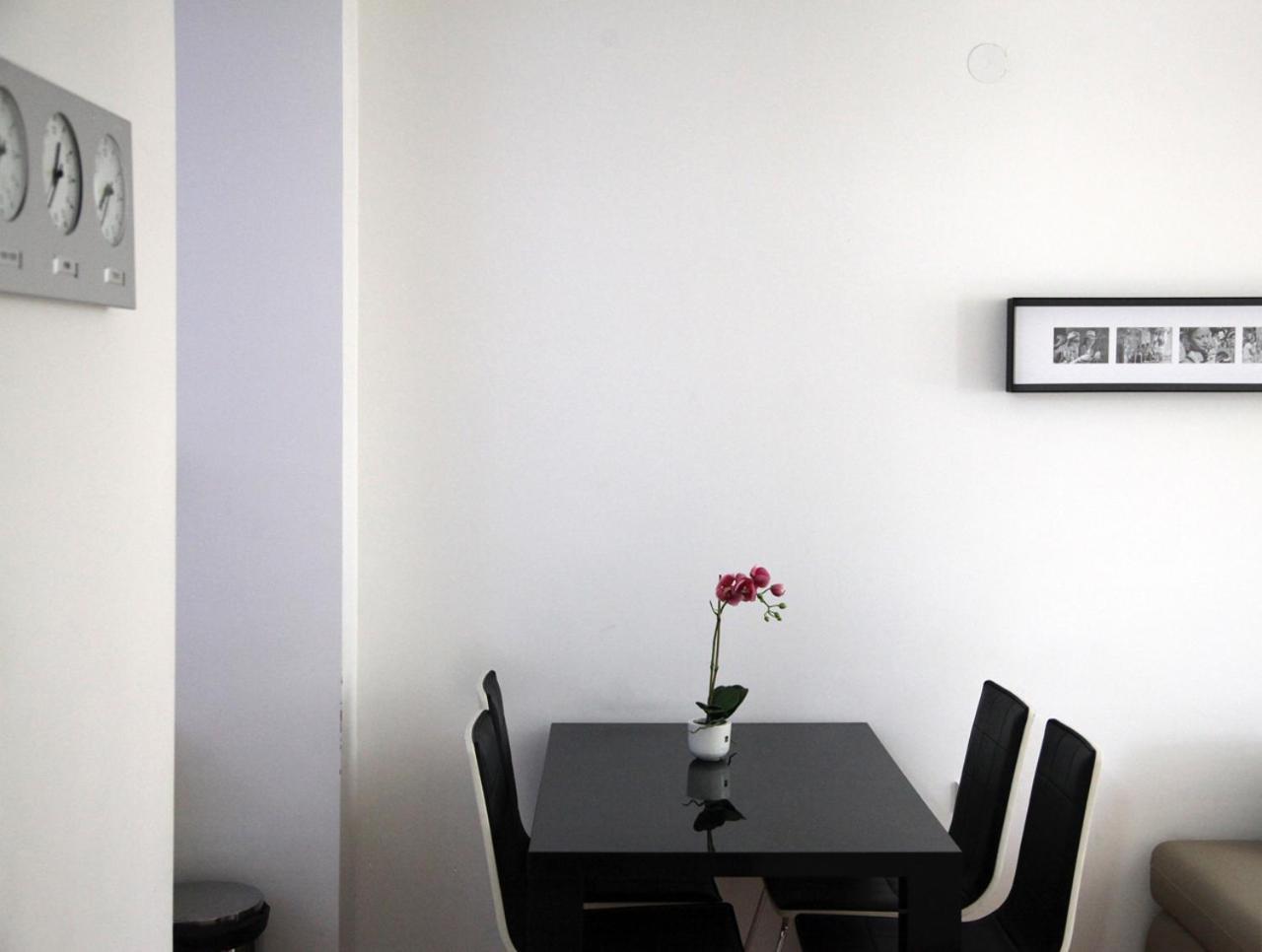 65 Square Meters Designer Apartment In Heart Of City - River View ! Park For Free Ni Dış mekan fotoğraf
