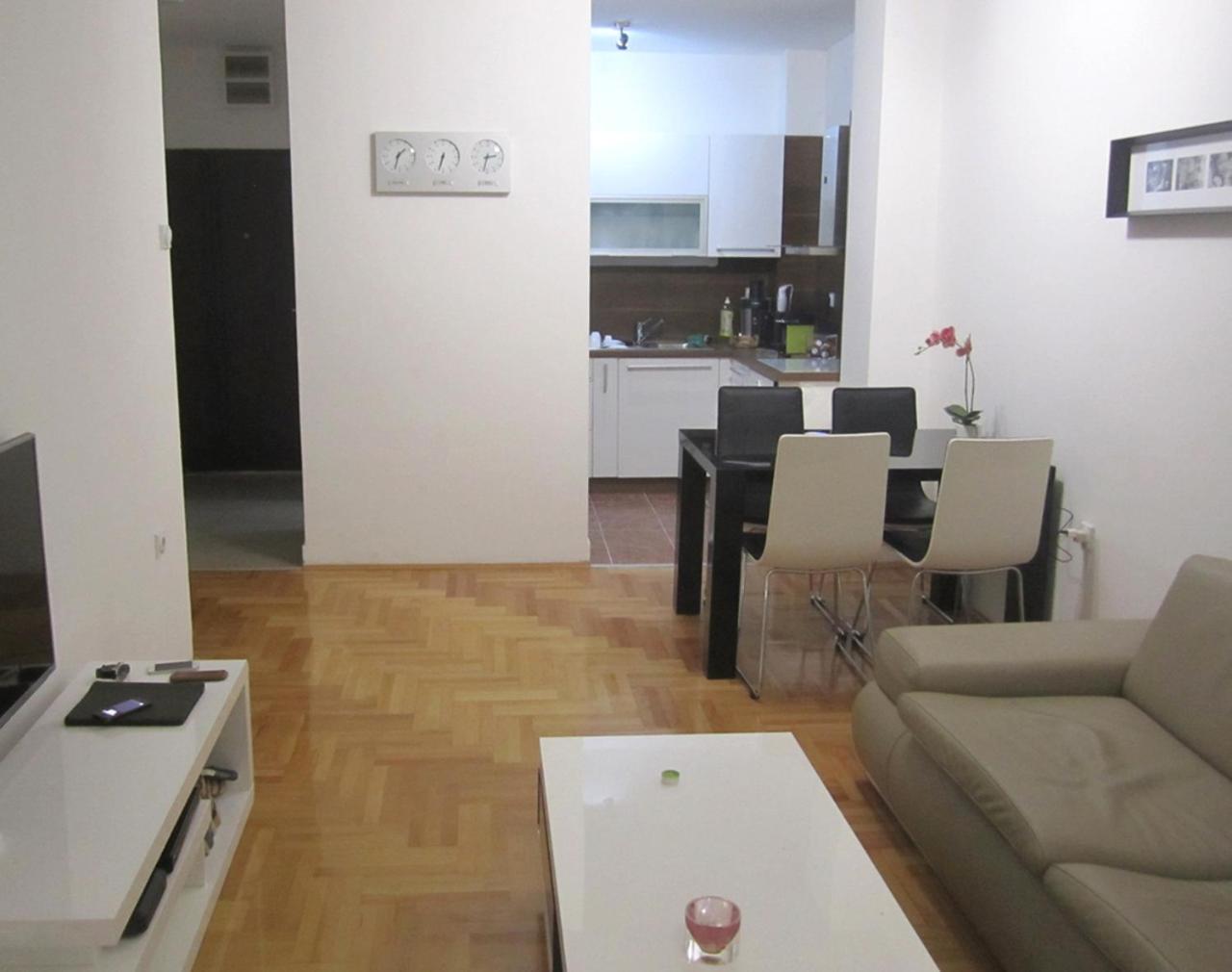 65 Square Meters Designer Apartment In Heart Of City - River View ! Park For Free Ni Dış mekan fotoğraf