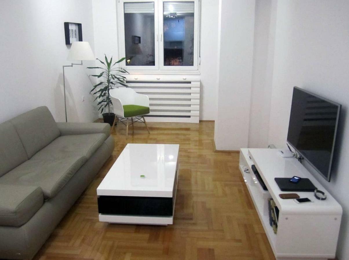 65 Square Meters Designer Apartment In Heart Of City - River View ! Park For Free Ni Dış mekan fotoğraf