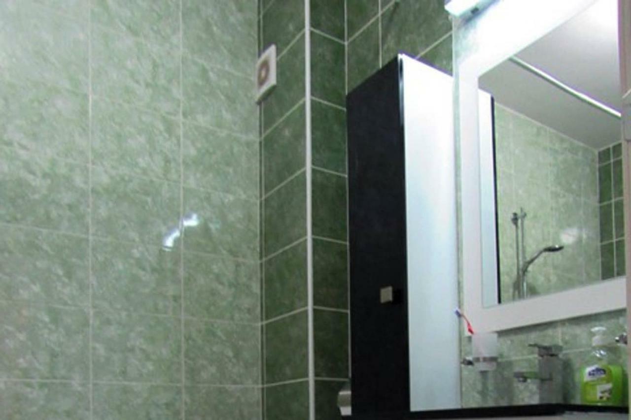 65 Square Meters Designer Apartment In Heart Of City - River View ! Park For Free Ni Dış mekan fotoğraf