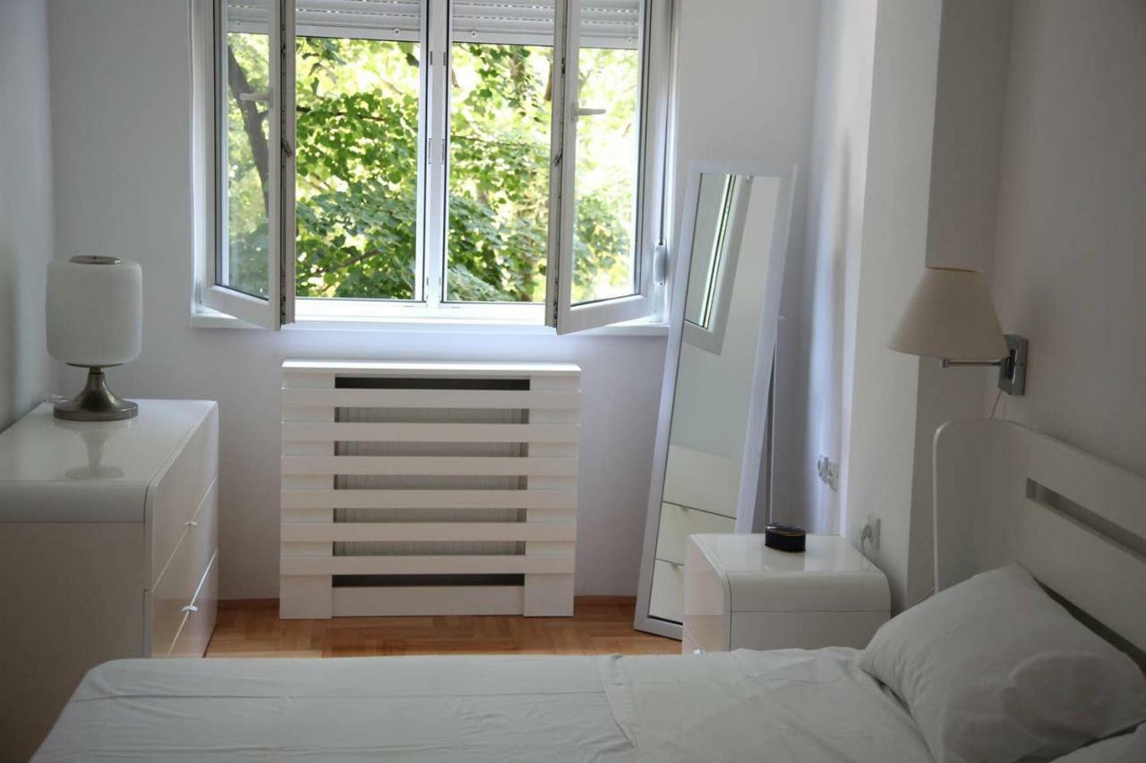 65 Square Meters Designer Apartment In Heart Of City - River View ! Park For Free Ni Dış mekan fotoğraf