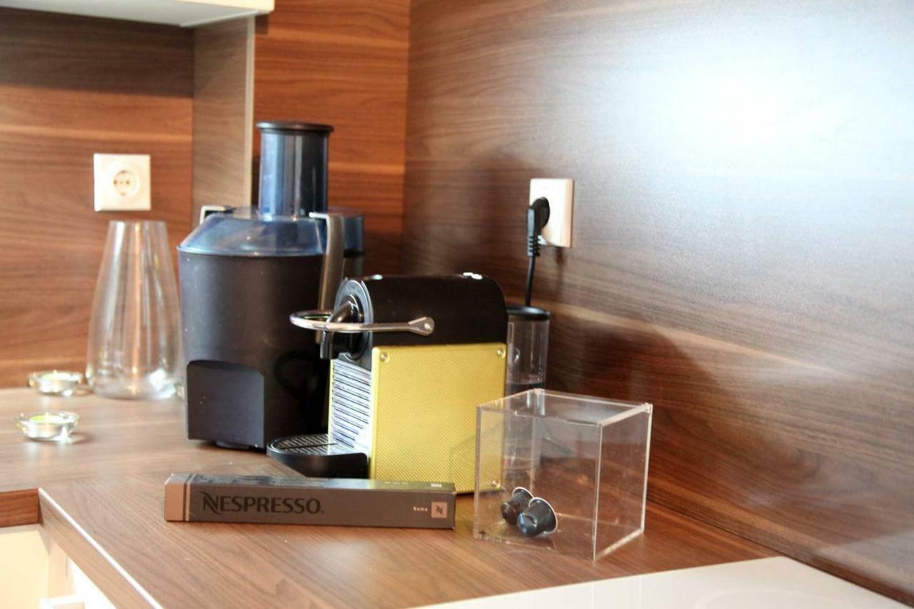 65 Square Meters Designer Apartment In Heart Of City - River View ! Park For Free Ni Dış mekan fotoğraf
