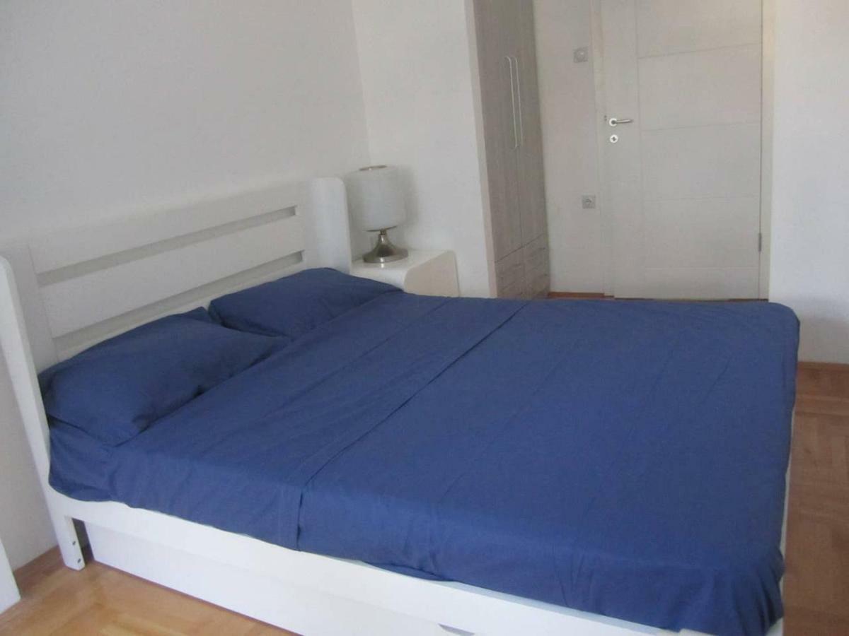 65 Square Meters Designer Apartment In Heart Of City - River View ! Park For Free Ni Dış mekan fotoğraf