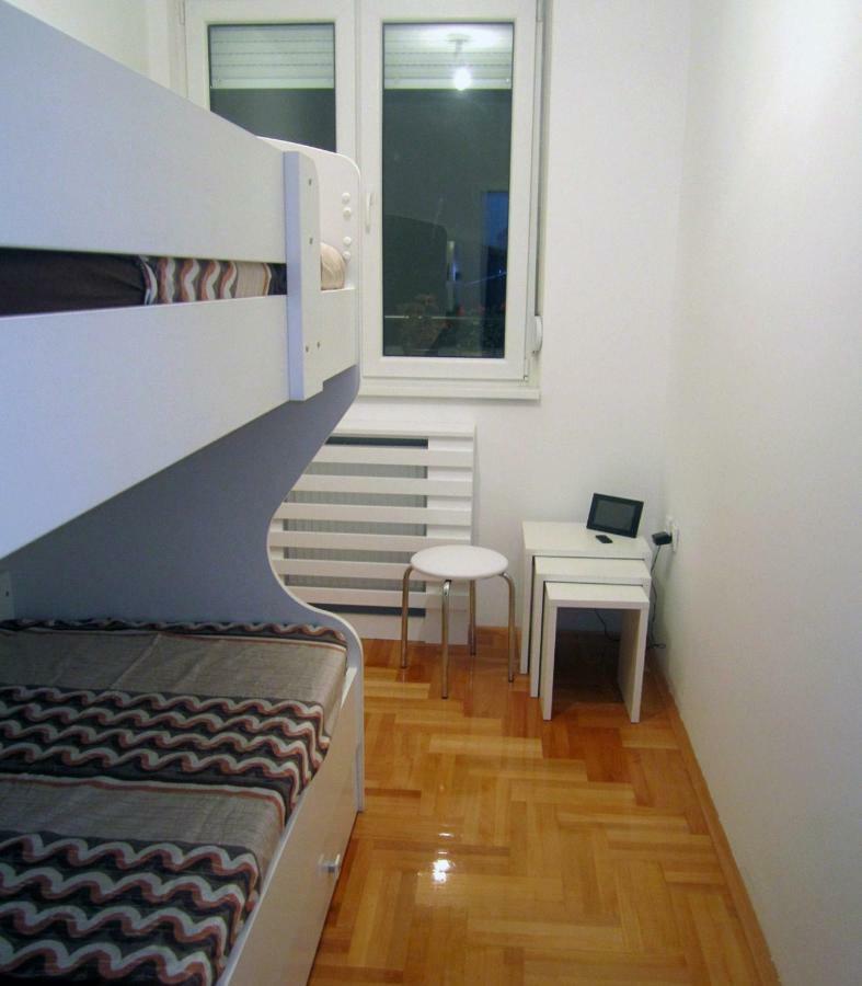 65 Square Meters Designer Apartment In Heart Of City - River View ! Park For Free Ni Dış mekan fotoğraf